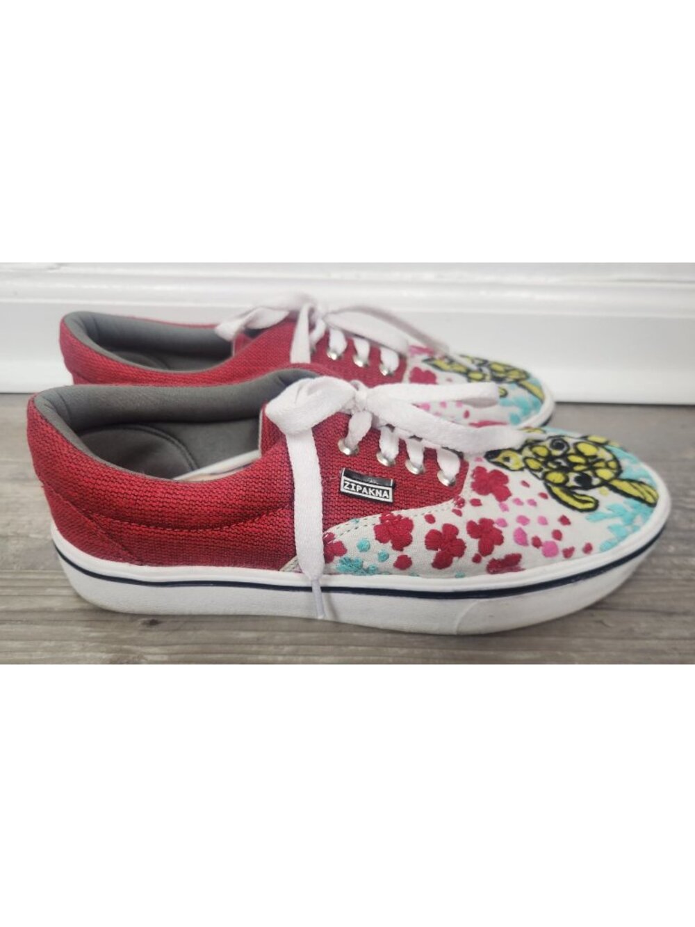 Zipakna Women's Sz. 8 Turtle & Floral Embroidered Lace Up Sneakers